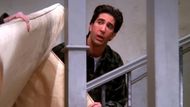 Ross moves his new couch into his apartment | Image via Netflix